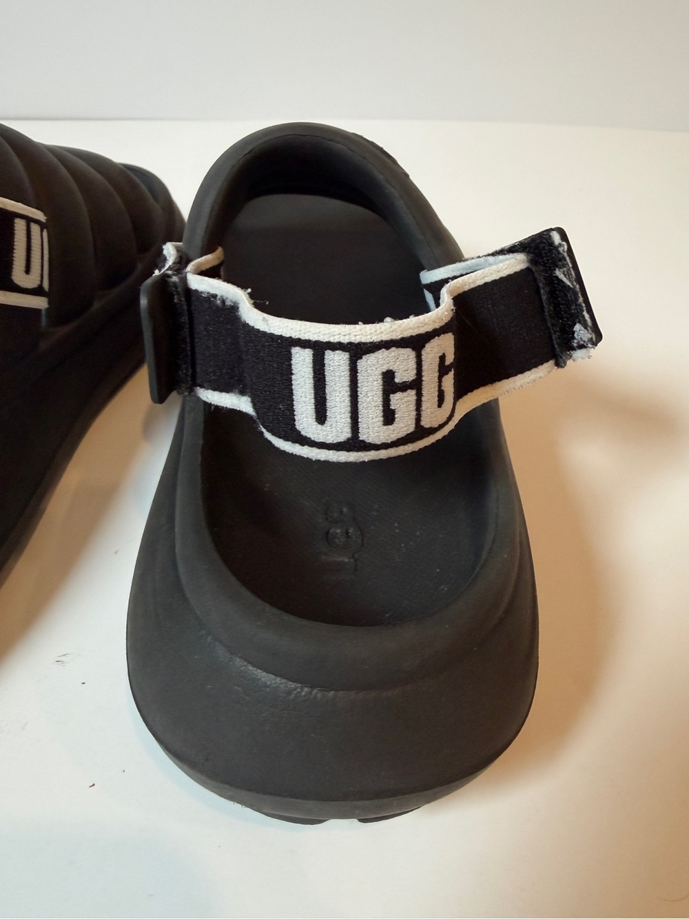 UGG Sport Yeah Webbing Strap Foam Slide Sandals Matte Black Kids 1 - Picture 6 of 9
